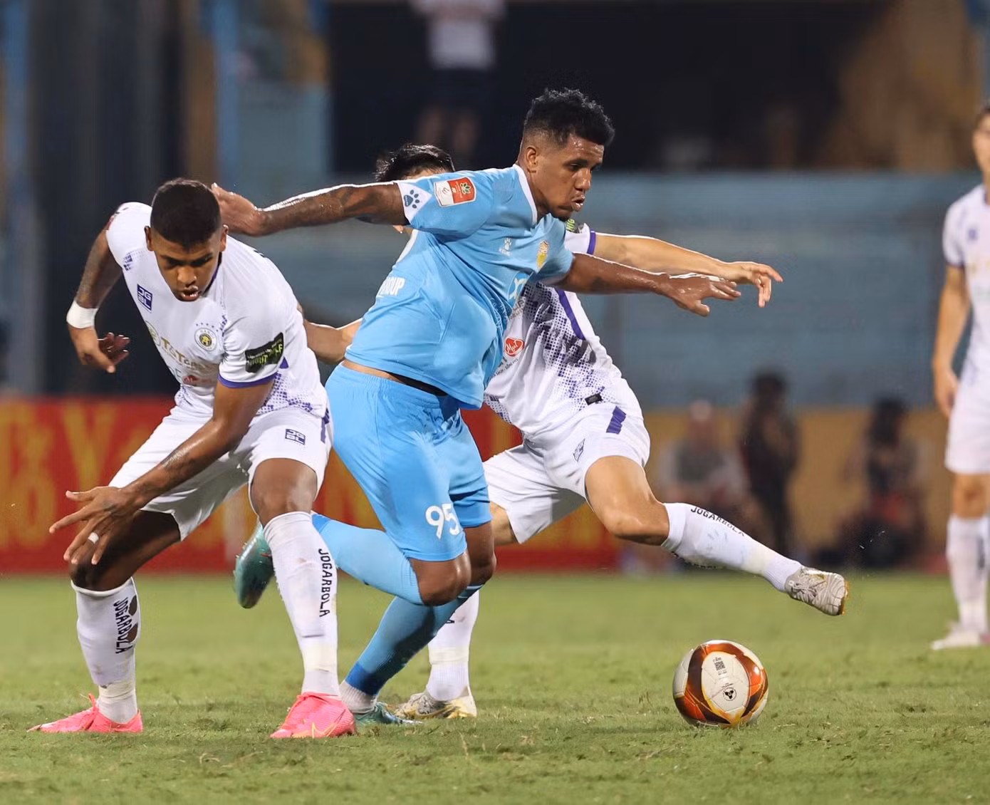 Vượt qua Nam Định 1-0, Hà Nội FC đánh chiếm ngôi đầu bảng ảnh 18