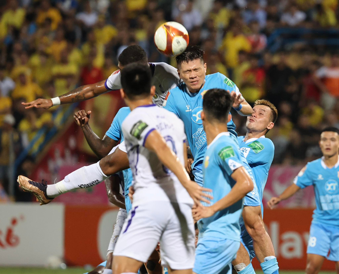 Vượt qua Nam Định 1-0, Hà Nội FC đánh chiếm ngôi đầu bảng ảnh 10