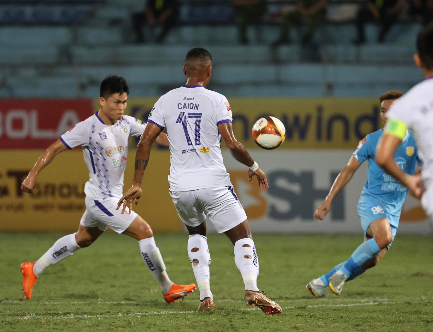 Vượt qua Nam Định 1-0, Hà Nội FC đánh chiếm ngôi đầu bảng ảnh 8
