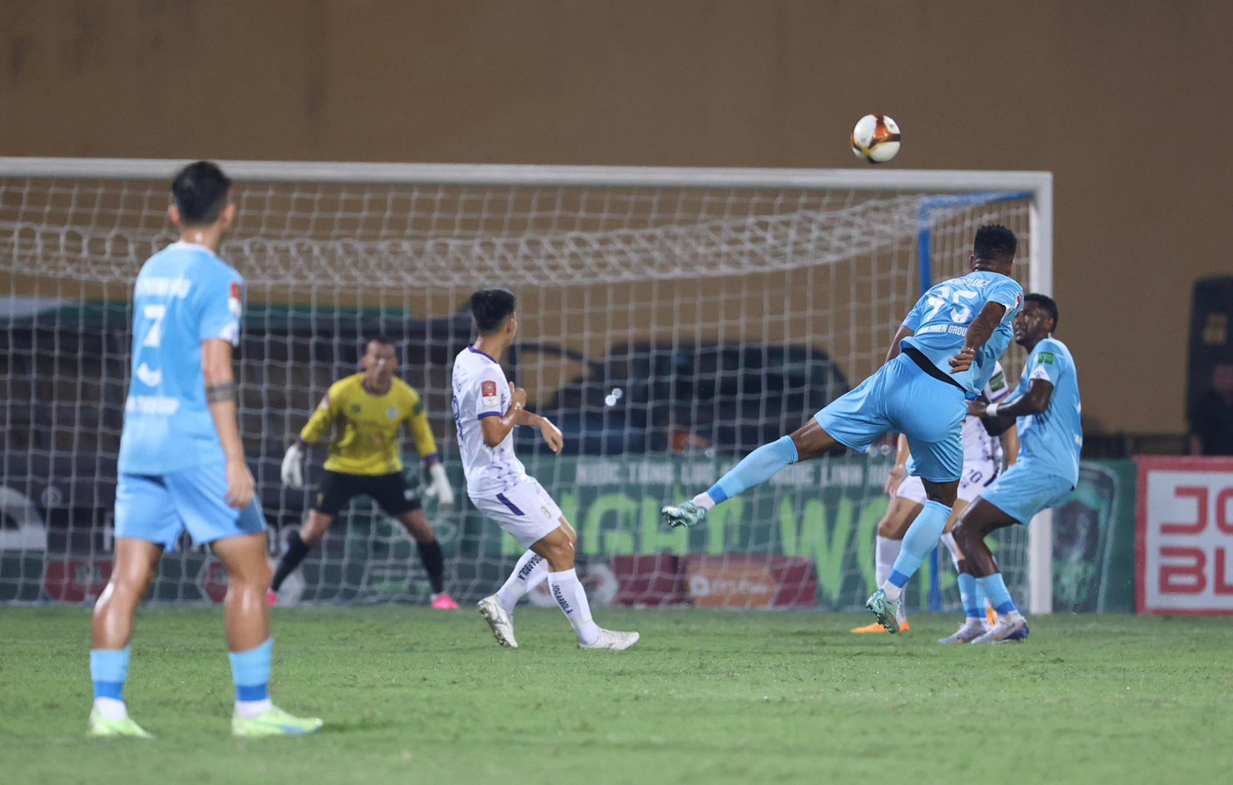 Vượt qua Nam Định 1-0, Hà Nội FC đánh chiếm ngôi đầu bảng ảnh 5