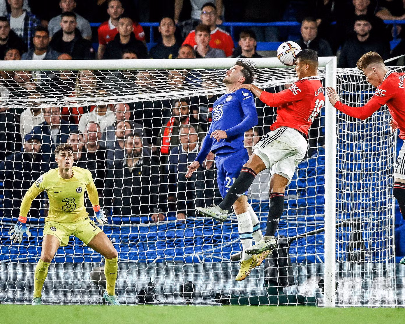 Pha bóng Casemiro đánh đầu cực hiểm gỡ hoà 1-1