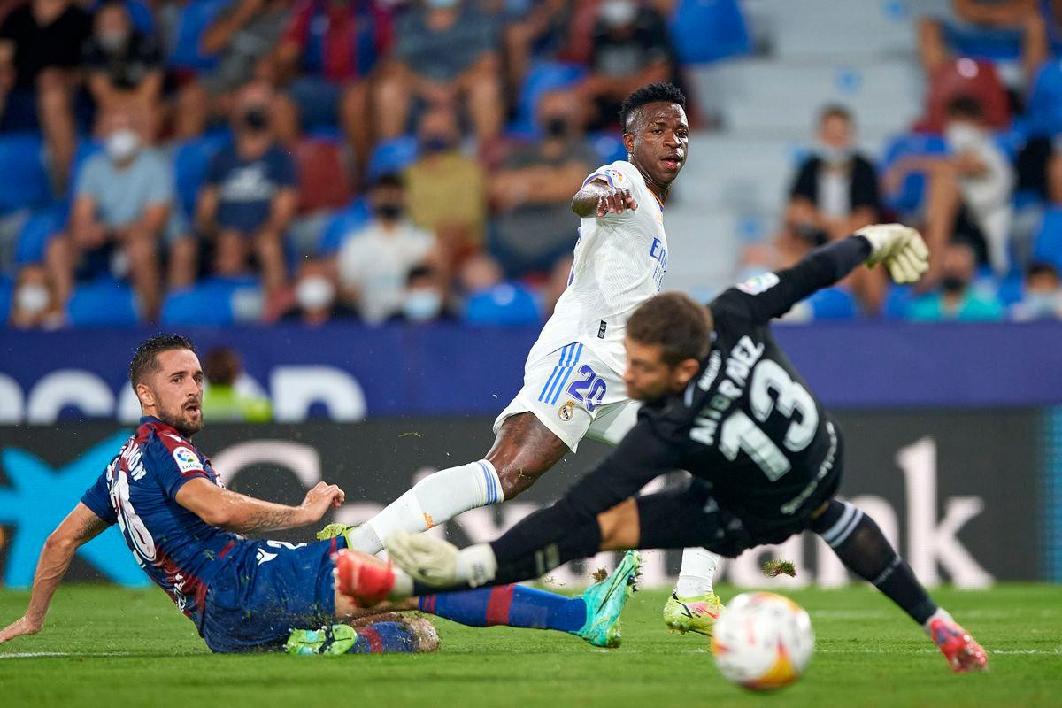 Vinicius đang chơi rất thăng hoa Vinicius đang chơi rất thăng hoa