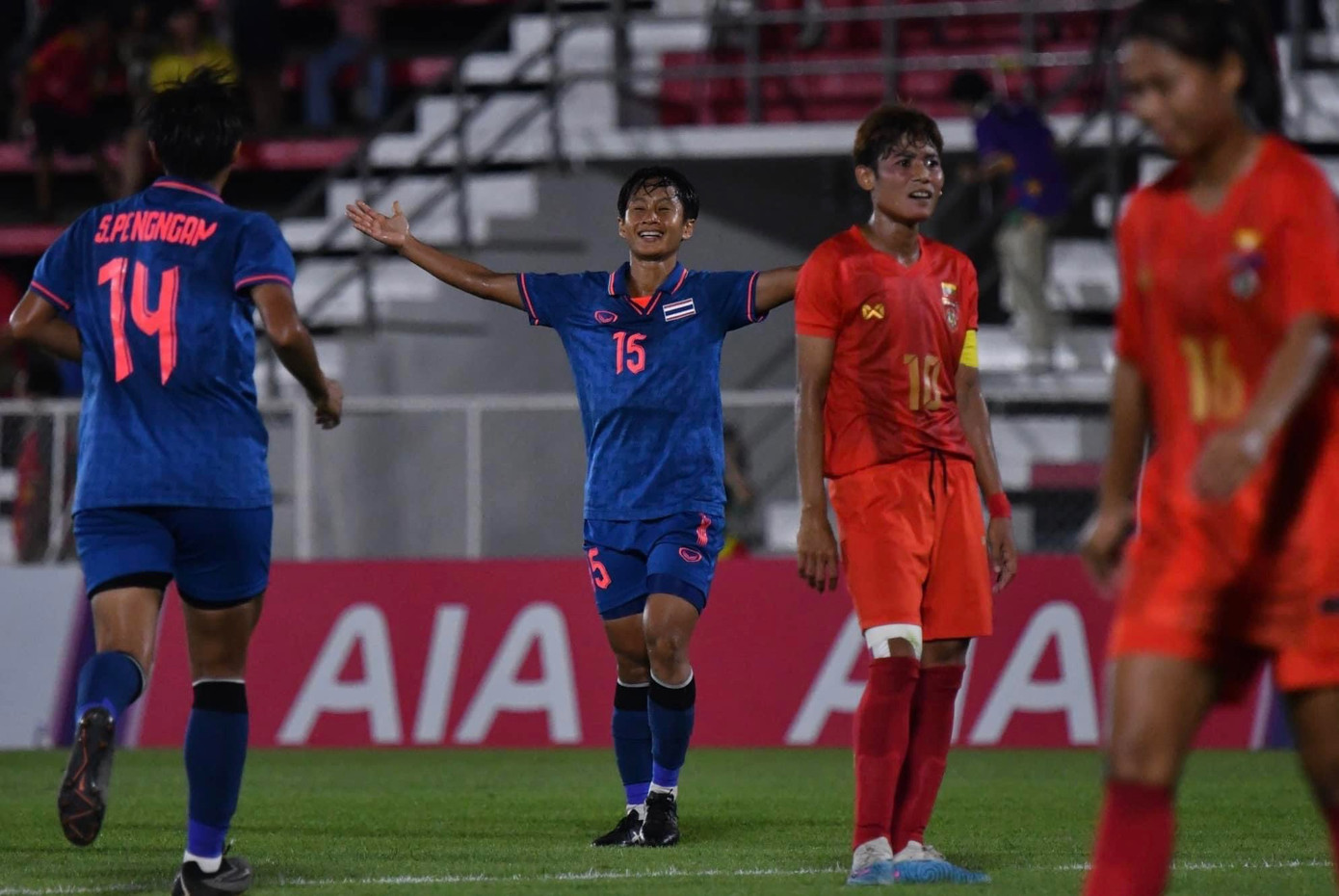 Ngược dòng đánh bại Thái Lan 4-2, tuyển nữ Myanmar hẹn Việt Nam ở chung kết ảnh 5 Ngược dòng đánh bại Thái Lan 4-2, tuyển nữ Myanmar hẹn Việt Nam ở chung kết ảnh 5