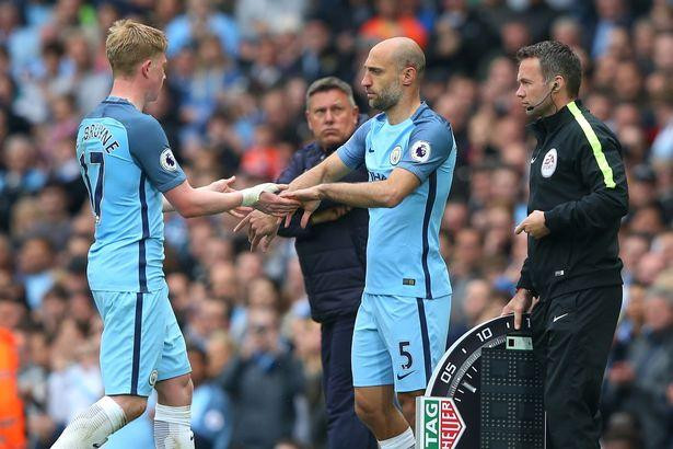 Zabaleta và De Bruyne thời còn chung màu áo