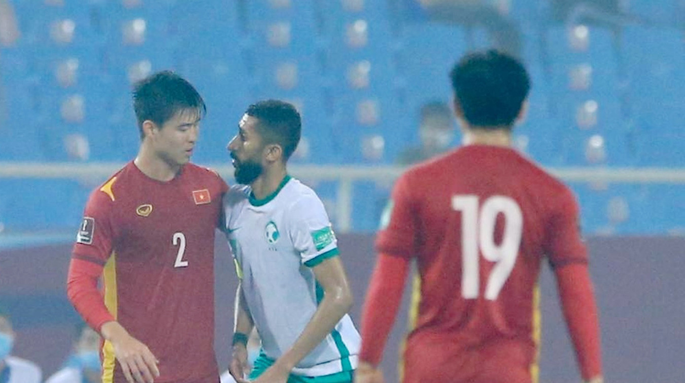 Al-Faraj trong trận gặp ĐT Việt Nam ở vòng loại World Cup 2022 Al-Faraj trong trận gặp ĐT Việt Nam ở vòng loại World Cup 2022