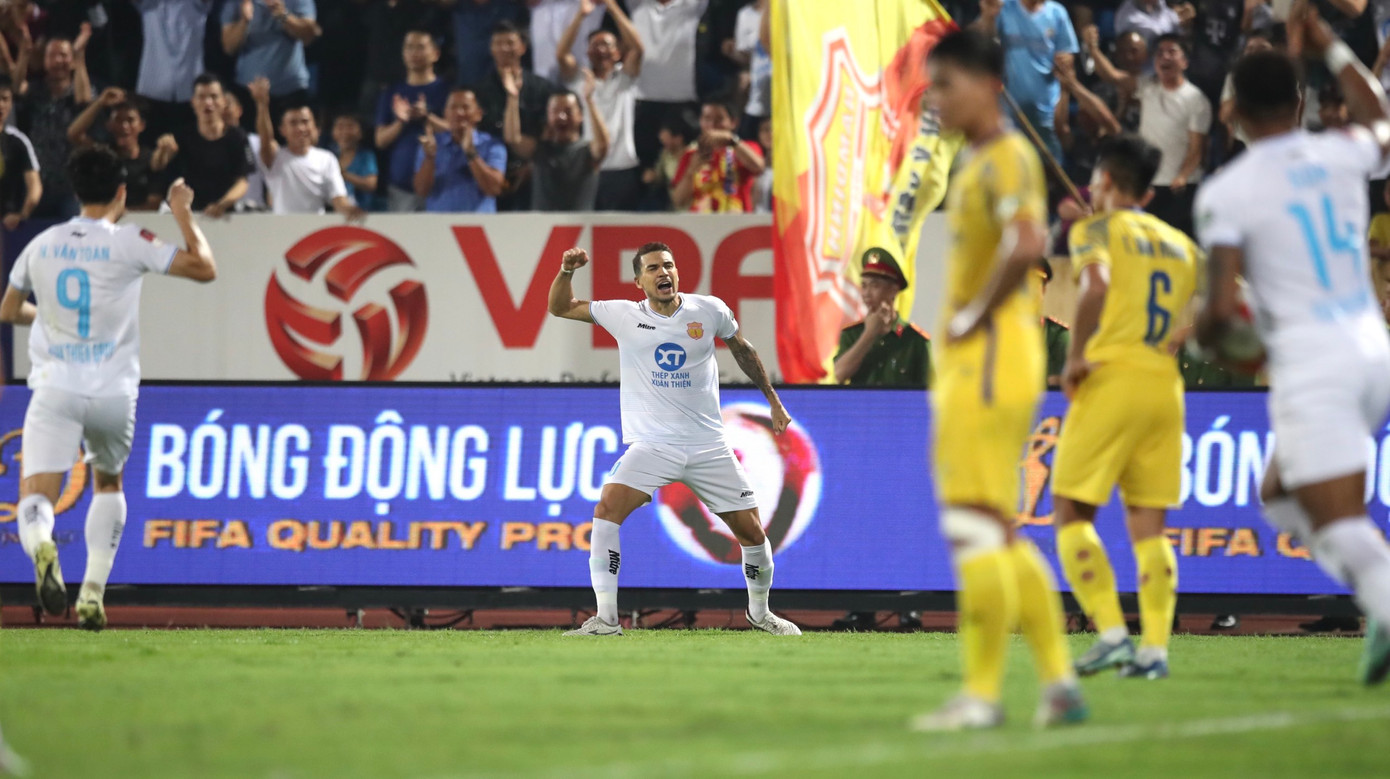 Mất điểm trước SLNA, Thép Xanh Nam Định bị Bình Định áp sát ảnh 17