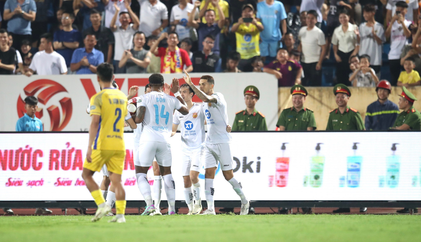 Cả sân Thiên Trường đang chờ thời khắc mở hội