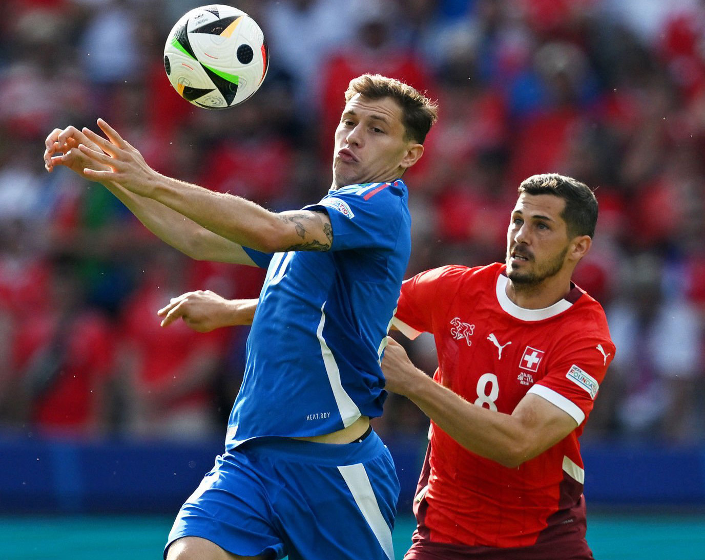 Italia không cầm nổi bóng trước Thụy Sỹ Italia không cầm nổi bóng trước Thụy Sỹ