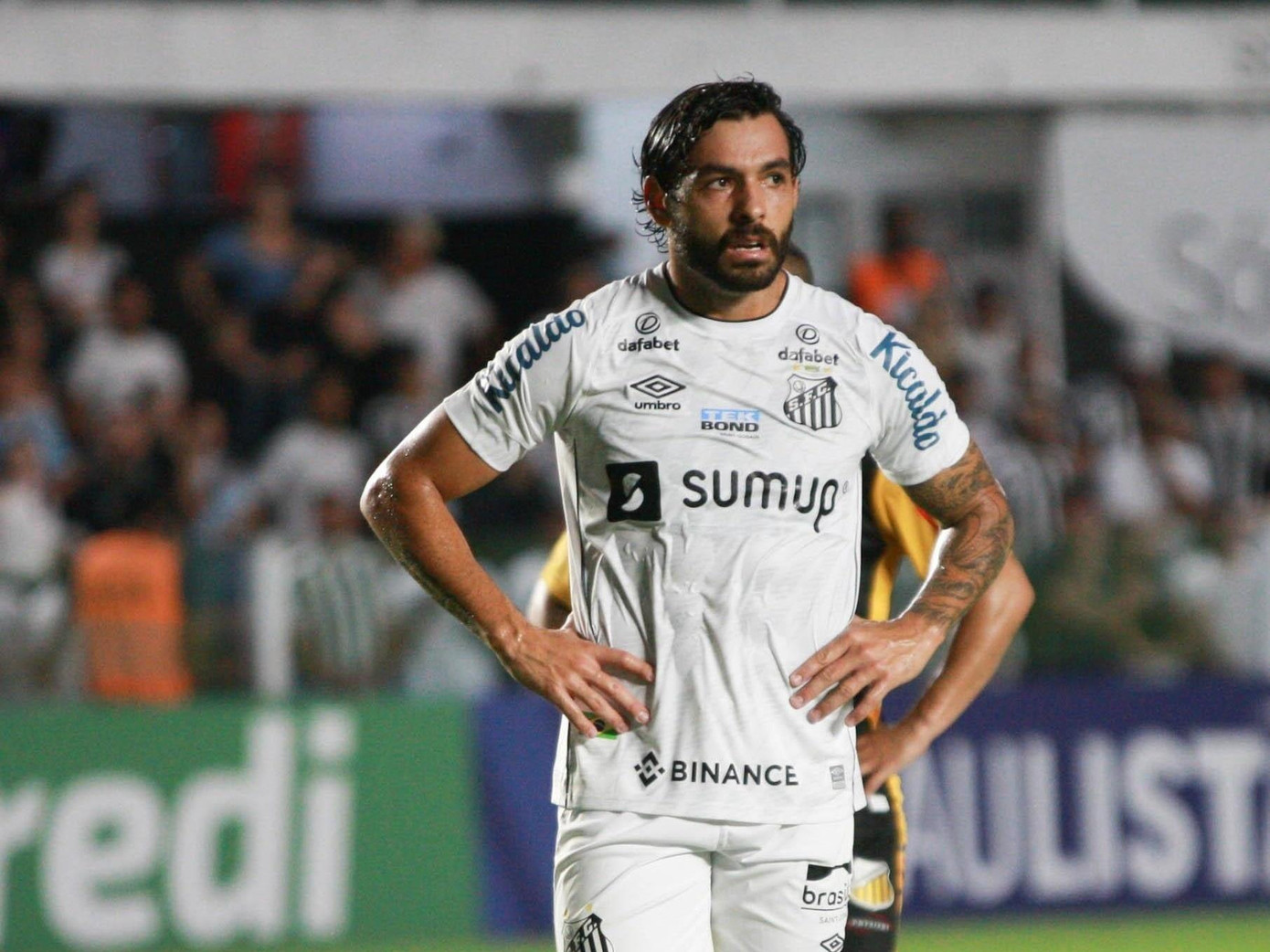 Goulart đang khoác áo Santos ở giải VĐQG Brazil Goulart đang khoác áo Santos ở giải VĐQG Brazil