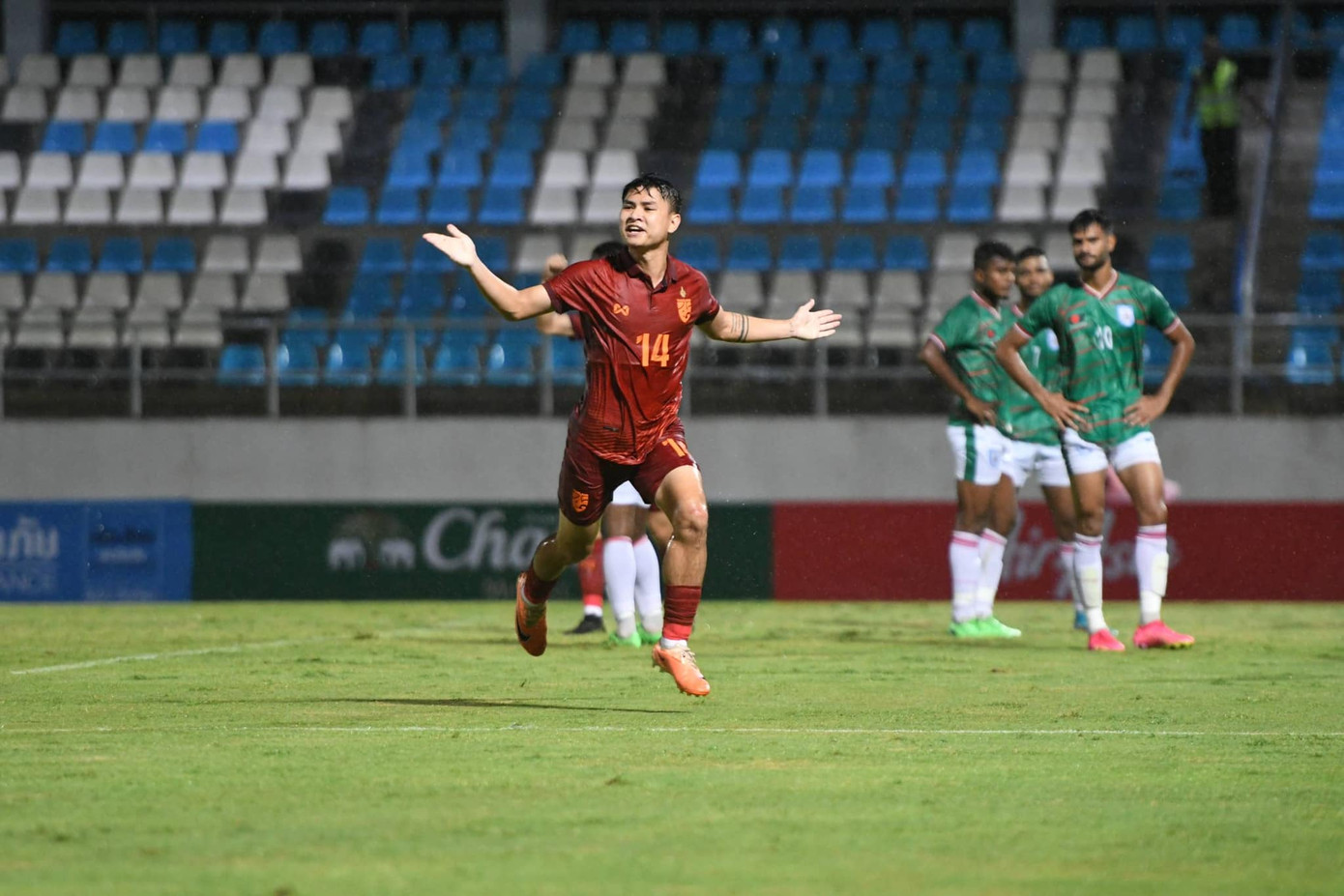 Thắng dễ U23 Bangladesh, U23 Thái Lan cạnh tranh ngôi đầu bảng với U23 Malaysia ảnh 13 Thắng dễ U23 Bangladesh, U23 Thái Lan cạnh tranh ngôi đầu bảng với U23 Malaysia ảnh 13