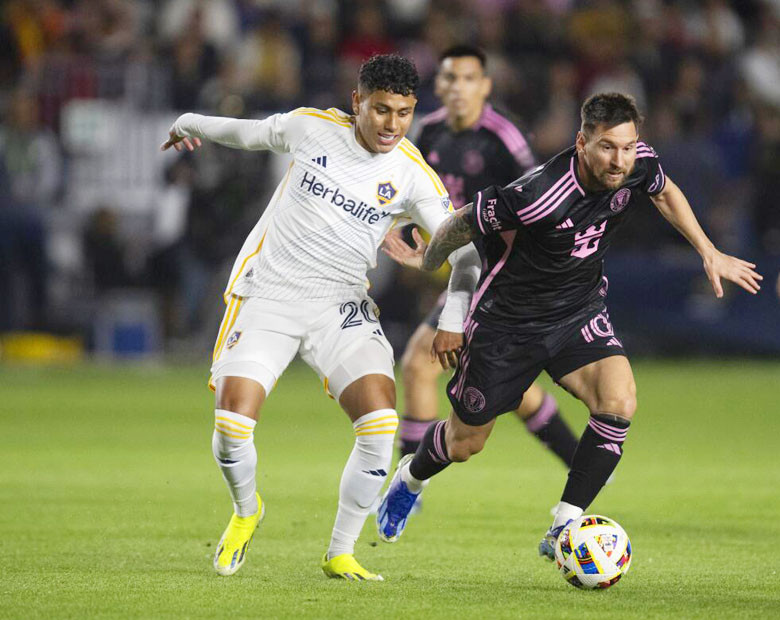 Messi mờ nhạt trong thời gian đầu trận Messi mờ nhạt trong thời gian đầu trận