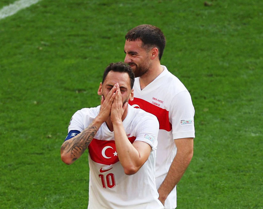 Bart Verbruggen tỏa sáng, Hà Lan vượt ải Thổ Nhĩ Kỳ vào bán kết ảnh 3 Bart Verbruggen tỏa sáng, Hà Lan vượt ải Thổ Nhĩ Kỳ vào bán kết ảnh 3