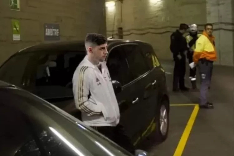 Valverde đợi Baena ở bãi đỗ xe trước khi hành hung đối thủ Valverde đợi Baena ở bãi đỗ xe trước khi hành hung đối thủ