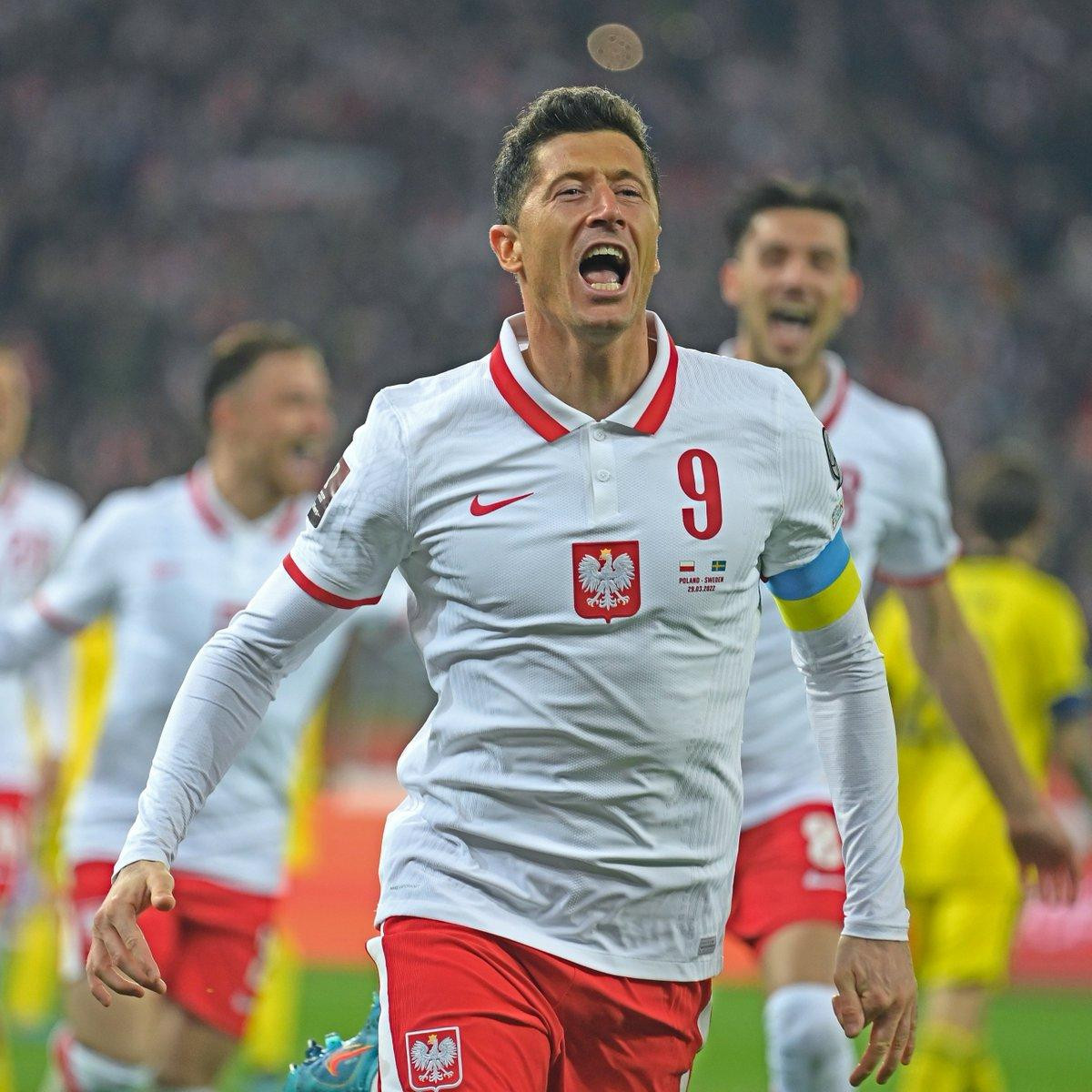 Lewandowski ăn mừng sau cú đá penalty ở phút 51