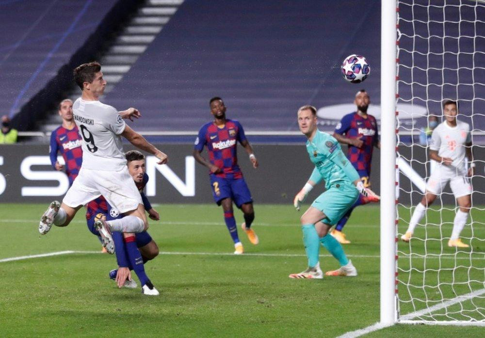 Lewandowski từng nhiều lần chọc thủng lưới Barca