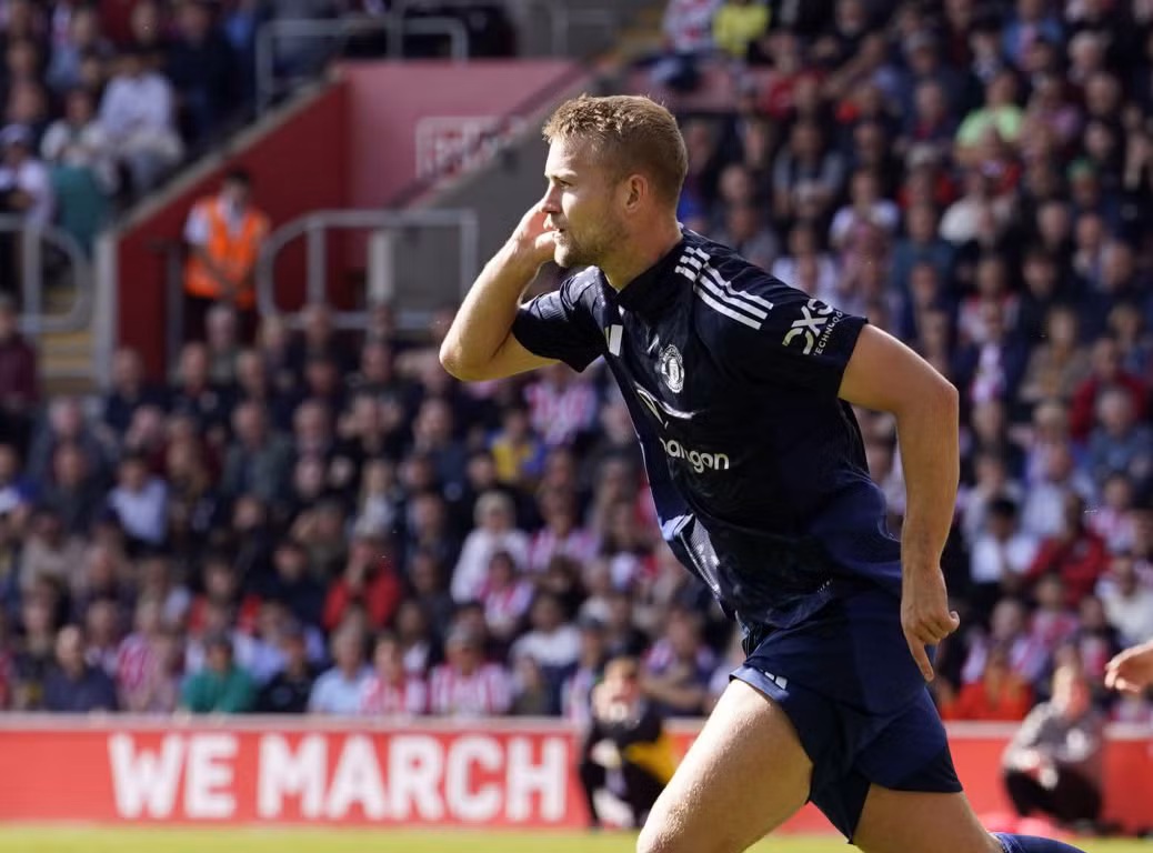 MU đánh bại Southampton 3-0 trên sân khách ảnh 12