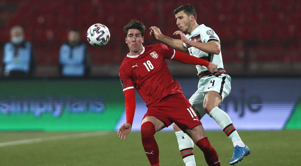 Vlahovic và đồng đội đang đối mặt với vô vàn khó khăn