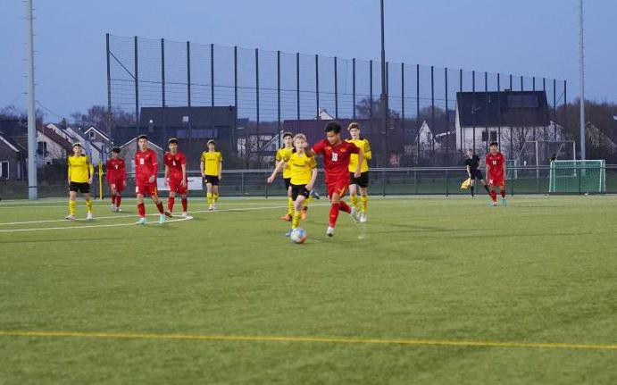 Việt Nam từng đấu giao hữu với U16 Dortmund