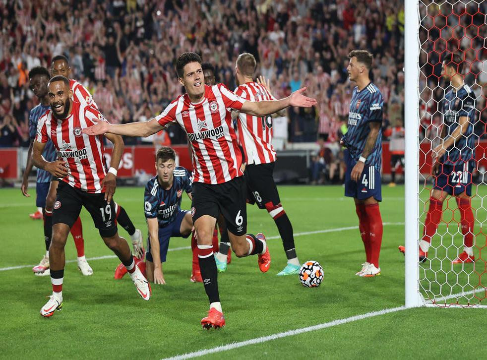 Norgaard ăn mừng bàn thắng ấn định tỷ số 2-0 cho Brentford