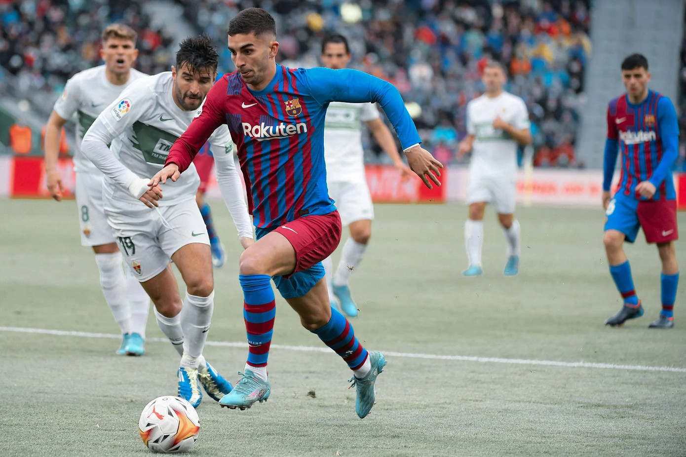 Barca vượt trội so với Elche ở mọi thống kê