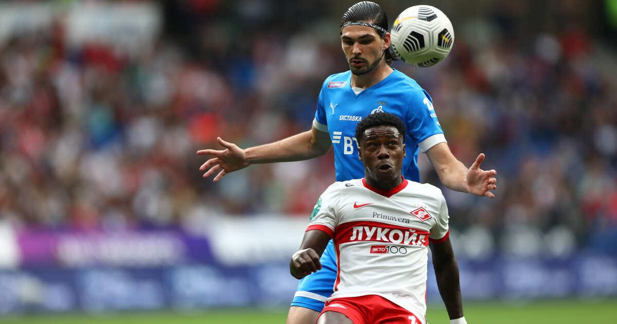 Sazonov (sau) là trung vệ của Dynamo Moscow Sazonov (sau) là trung vệ của Dynamo Moscow