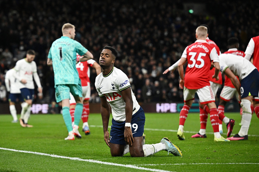Tottenham bất lực trước thủ thành Ramsdale