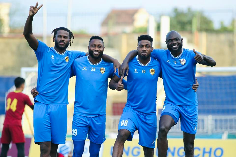 Quảng Nam và SLNA níu chân nhau trong cuộc đua trụ hạng ảnh 3 Quảng Nam và SLNA níu chân nhau trong cuộc đua trụ hạng ảnh 3