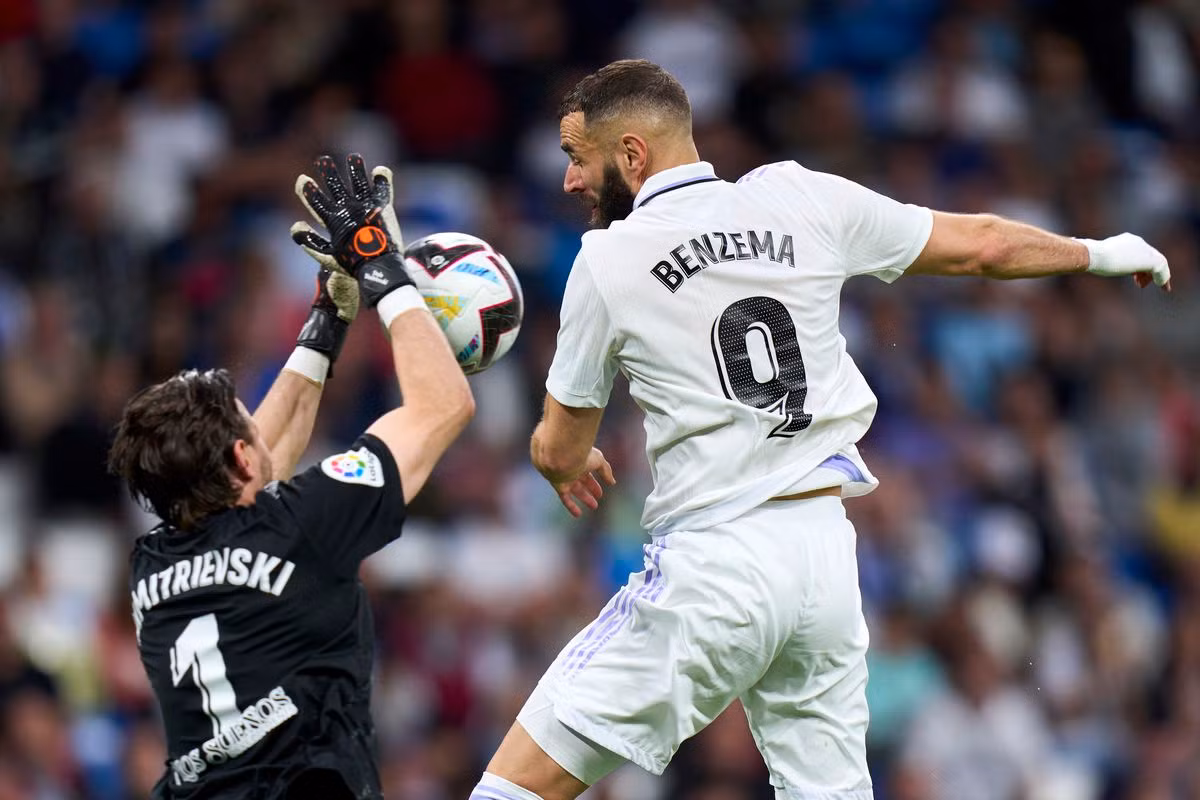 Benzema vừa ghi bàn trở lại