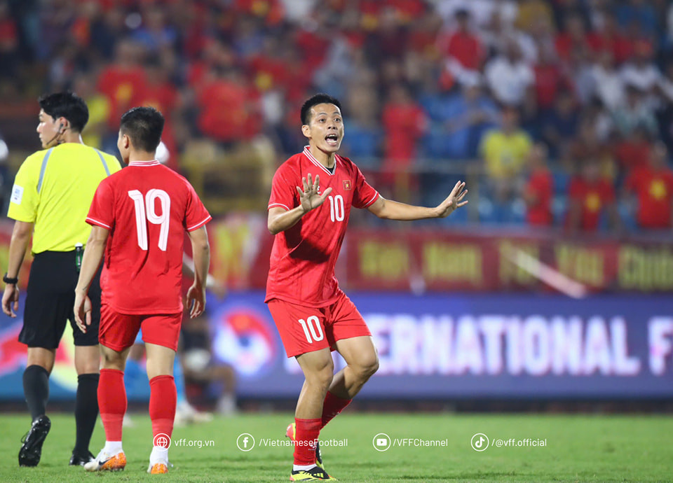 Văn Quyết là điểm sáng hiếm hoi của ĐT Việt Nam Văn Quyết là điểm sáng hiếm hoi của ĐT Việt Nam