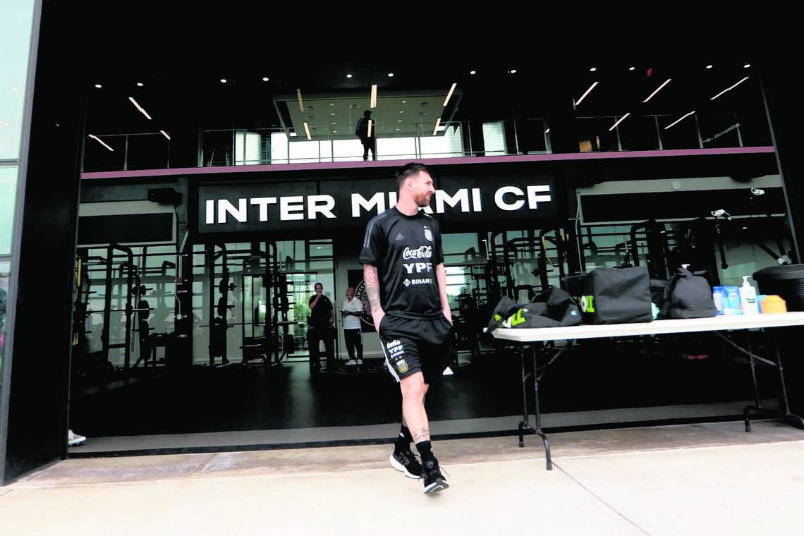 Messi dường như sẽ sớm đến Inter Miami để ký hợp đồng Messi dường như sẽ sớm đến Inter Miami để ký hợp đồng