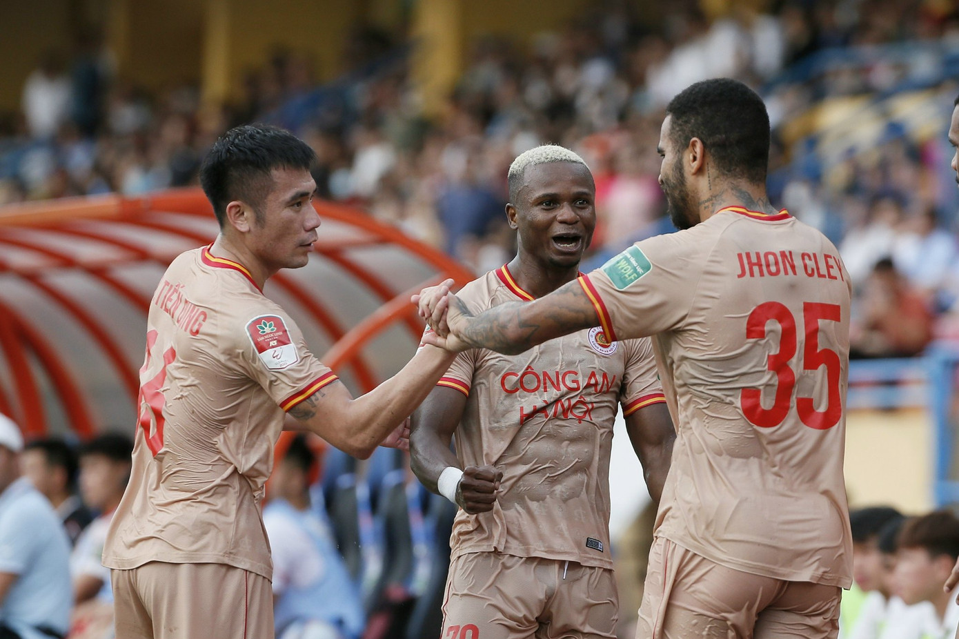 Thắng đậm Viettel trong trận cầu nhạt, CAHN chạm tay vào chức vô địch ảnh 2