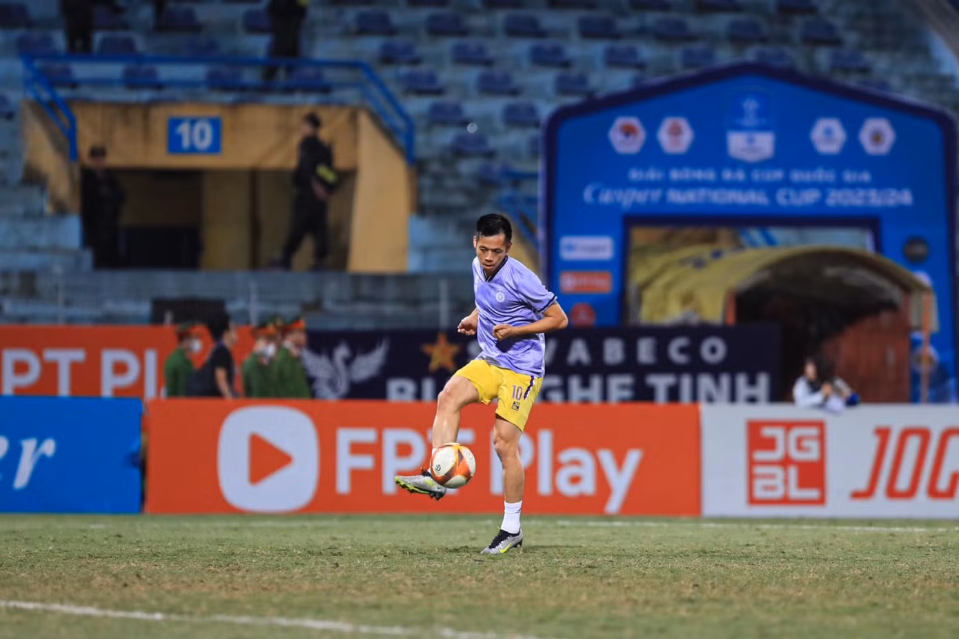 Ngoại binh tỏa sáng, Hà Nội FC vượt qua Hà Tĩnh ở Cúp Quốc gia 2024 ảnh 6 Ngoại binh tỏa sáng, Hà Nội FC vượt qua Hà Tĩnh ở Cúp Quốc gia 2024 ảnh 6