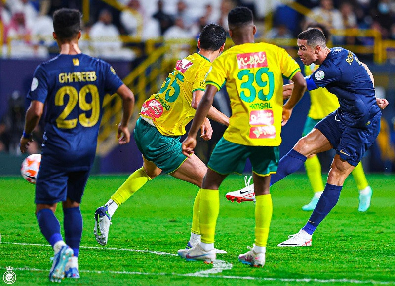 Pha ra chân tạo nên siêu phẩm của Ronaldo Pha ra chân tạo nên siêu phẩm của Ronaldo