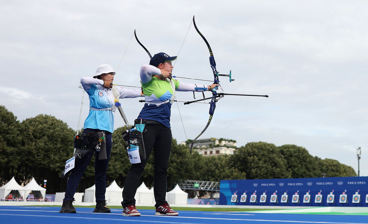Ánh Nguyệt (trái) trong phần thi vào chiều 25/7 Ánh Nguyệt (trái) trong phần thi vào chiều 25/7
