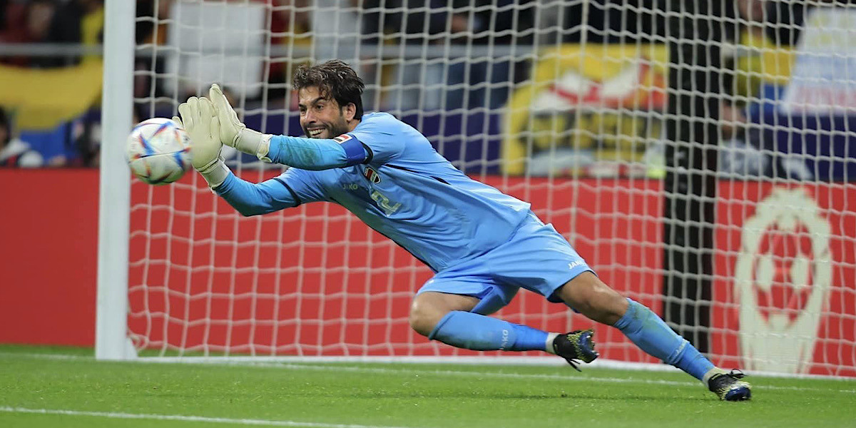 Jalal Hassan là thủ môn số một của đội tuyển Iraq Jalal Hassan là thủ môn số một của đội tuyển Iraq