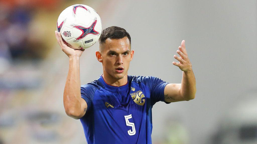 Mika Chunuonsee từng nhiều lần khoác áo ĐT Thái Lan Mika Chunuonsee từng nhiều lần khoác áo ĐT Thái Lan