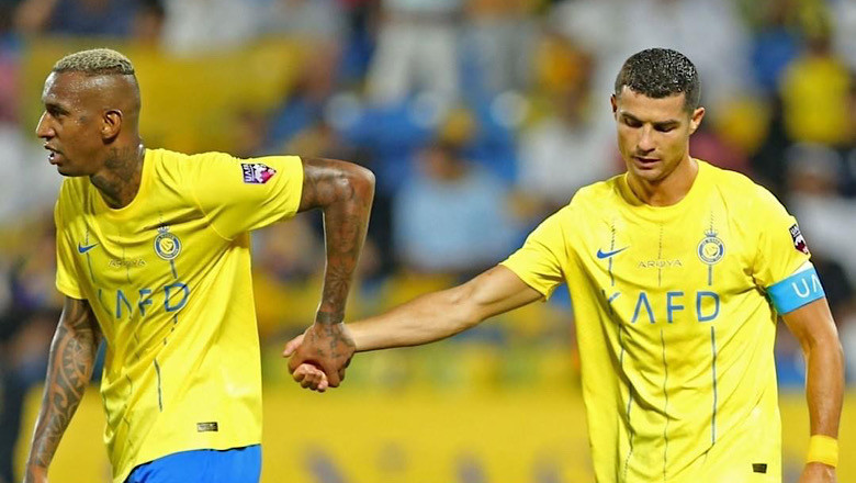 Talisca và Ronaldo bất lực trước hàng phòng ngự kiên cường của đối phương