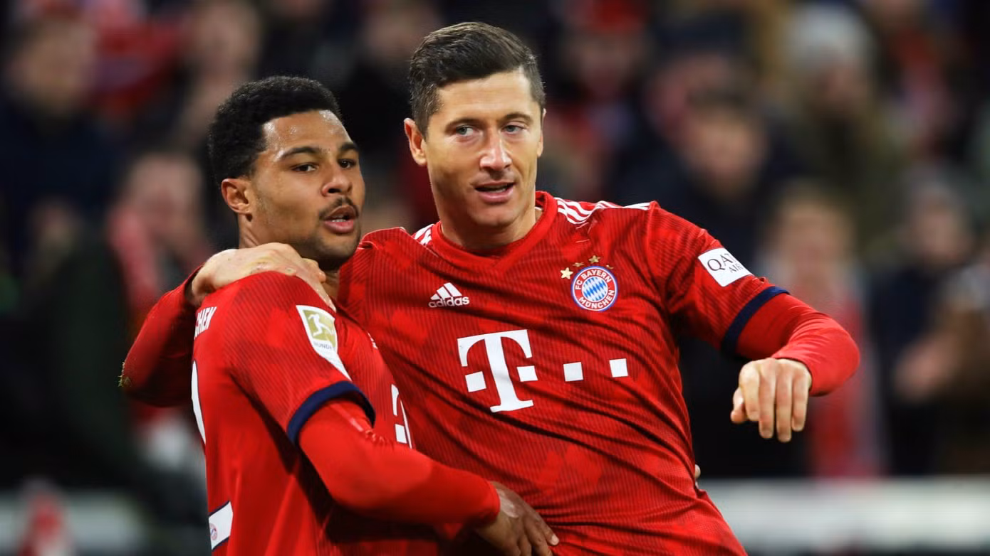 Lewandowski và Gnabry (trái) vẫn chưa gia hạn với Bayern Lewandowski và Gnabry (trái) vẫn chưa gia hạn với Bayern