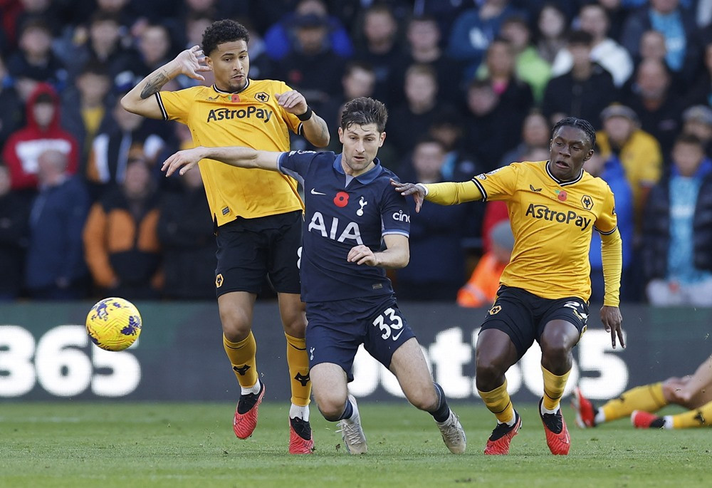 Tottenham đã gặp khó trước sự vùng lên của Wolves Tottenham đã gặp khó trước sự vùng lên của Wolves