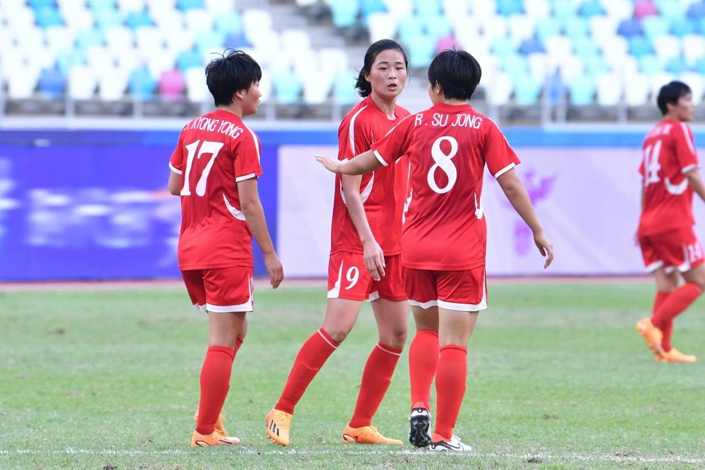 Triều Tiên dễ dàng ghi bàn vào lưới Thái Lan Triều Tiên dễ dàng ghi bàn vào lưới Thái Lan