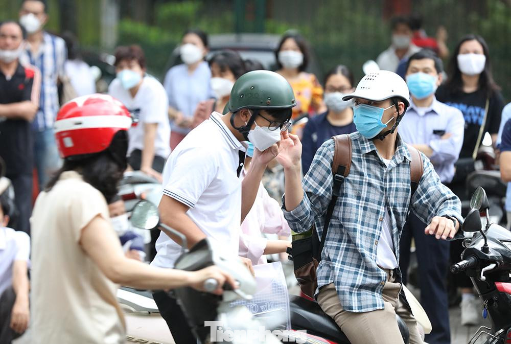 Theo thông tin từ Trường Đại học Sư phạm Hà Nội, kỳ thi đánh giá năng lực để xét tuyển vào đại học do nhà trường tổ chức diễn ra vào sáng nay 7/5.