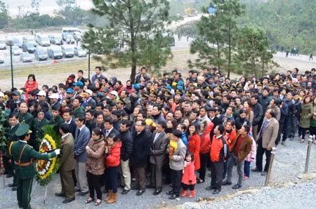 Riêng ngày đầu năm 2014, đã có hơn 4 nghìn người tới viếng mộ Đại tướng (Ảnh: Đặng Tài). Riêng ngày đầu năm 2014, đã có hơn 4 nghìn người tới viếng mộ Đại tướng (Ảnh: Đặng Tài)