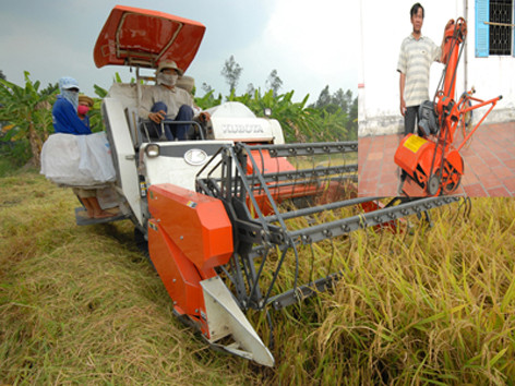 Đầu tư nghiên cứu hàng chục năm nay, nhưng máy gặt đập liên hợp ở ĐBSCL hầu hết phải nhập khẩu (ảnh to); “Hai lúa” nông dân Hoàng Văn Liêm bên chiếc máy xúc nông sản tự chế ở huyện Thới Lai - Cần Thơ (ảnh nhỏ). Ảnh: phương chăm