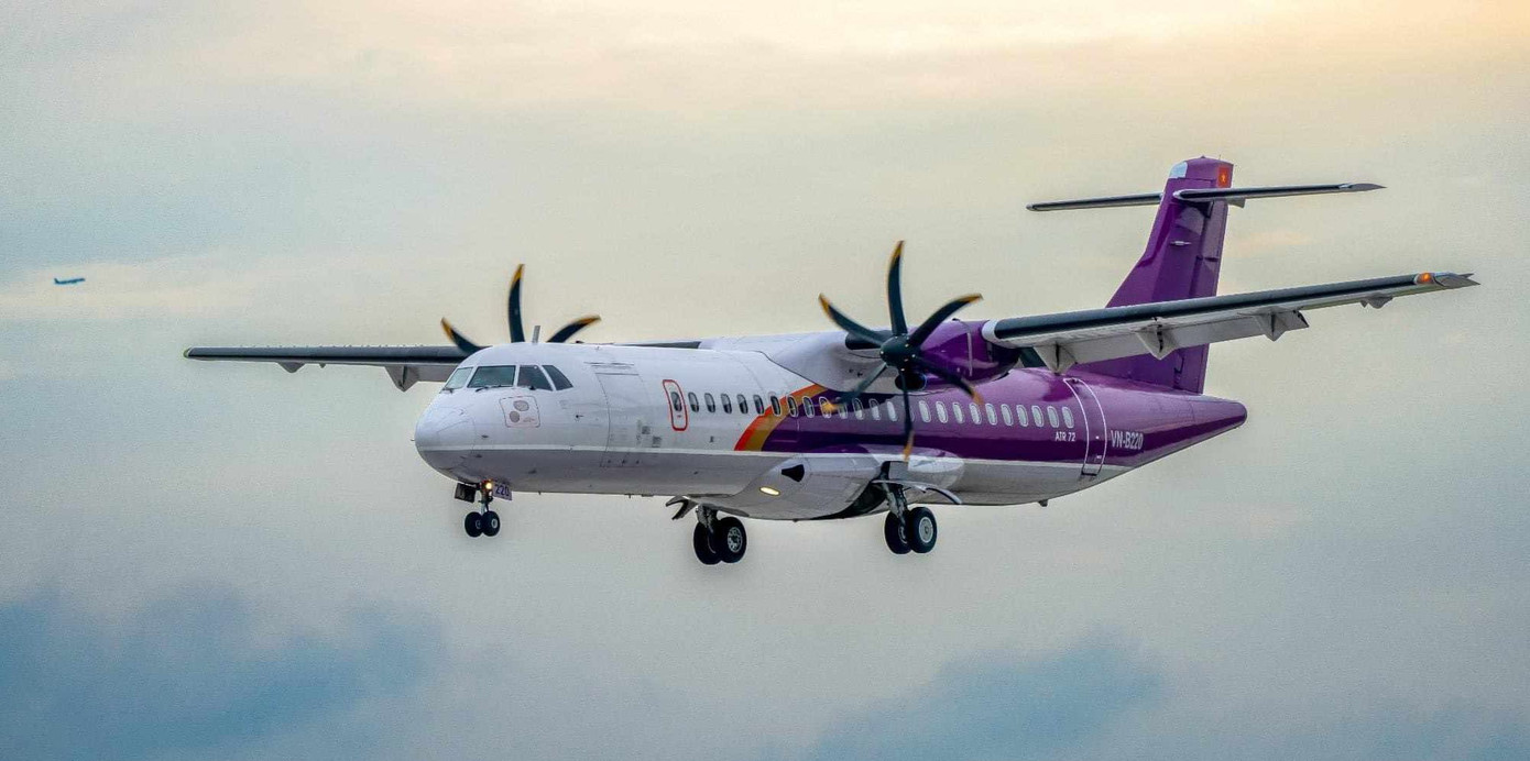 Một chiếc ATR-72 về Nội Bài tránh trú bão (Ảnh: Phan Công).