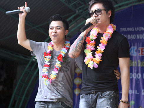 Tuấn Hưng và ca sĩ Lê Minh