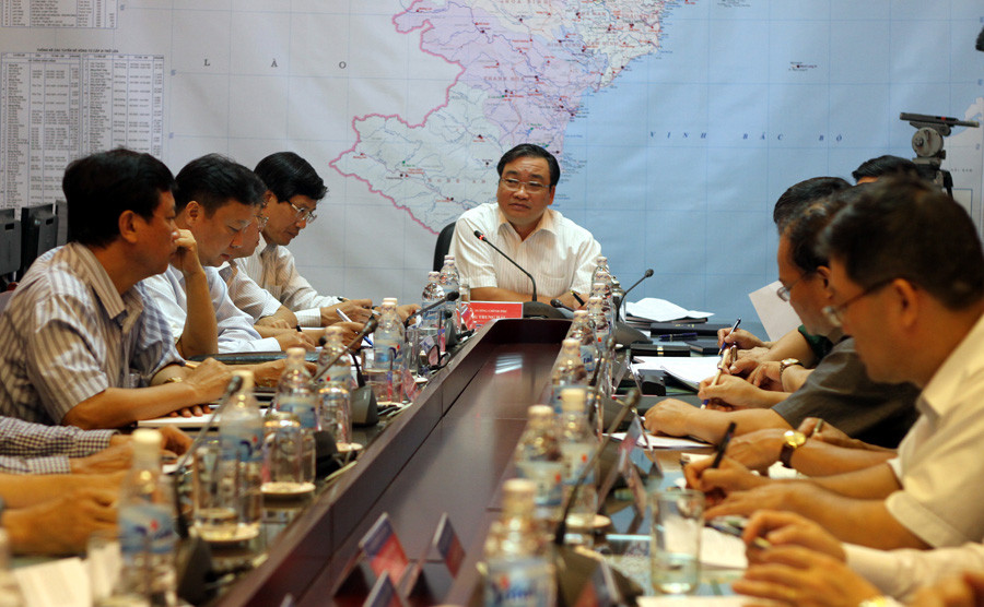 Phó Thủ tướng Hoàng Trung Hải yêu cầu các tỉnh khẩn trương ứng phó với bão số 4. Ảnh: Phạm Anh