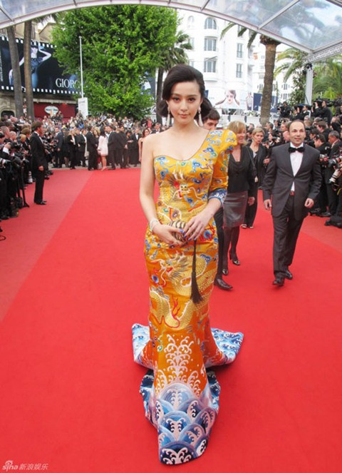 Chiếc váy rồng phượng Phạm Băng Băng diện ở LHP Cannes năm ngoái