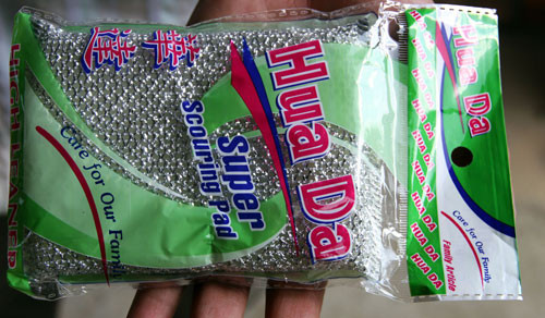 Mặt trước bao bì đựng miếng rửa chén. Mặt trước bao bì đựng miếng rửa chén