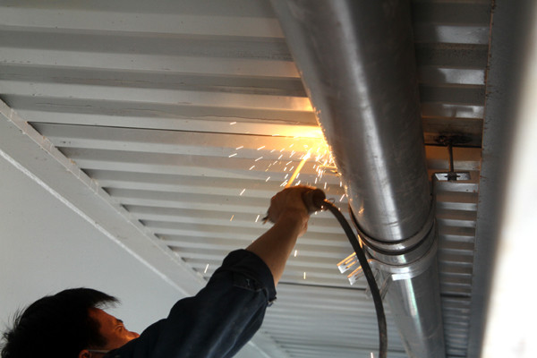 Hàn mối thép để giữ đường ống thoát nước