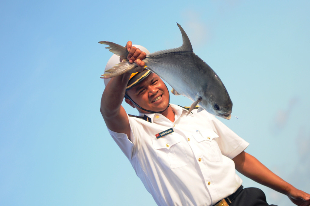 Niềm vui người chiến sỹ khi nuôi thành công những con cá to, hiệu quả kinh tế cao